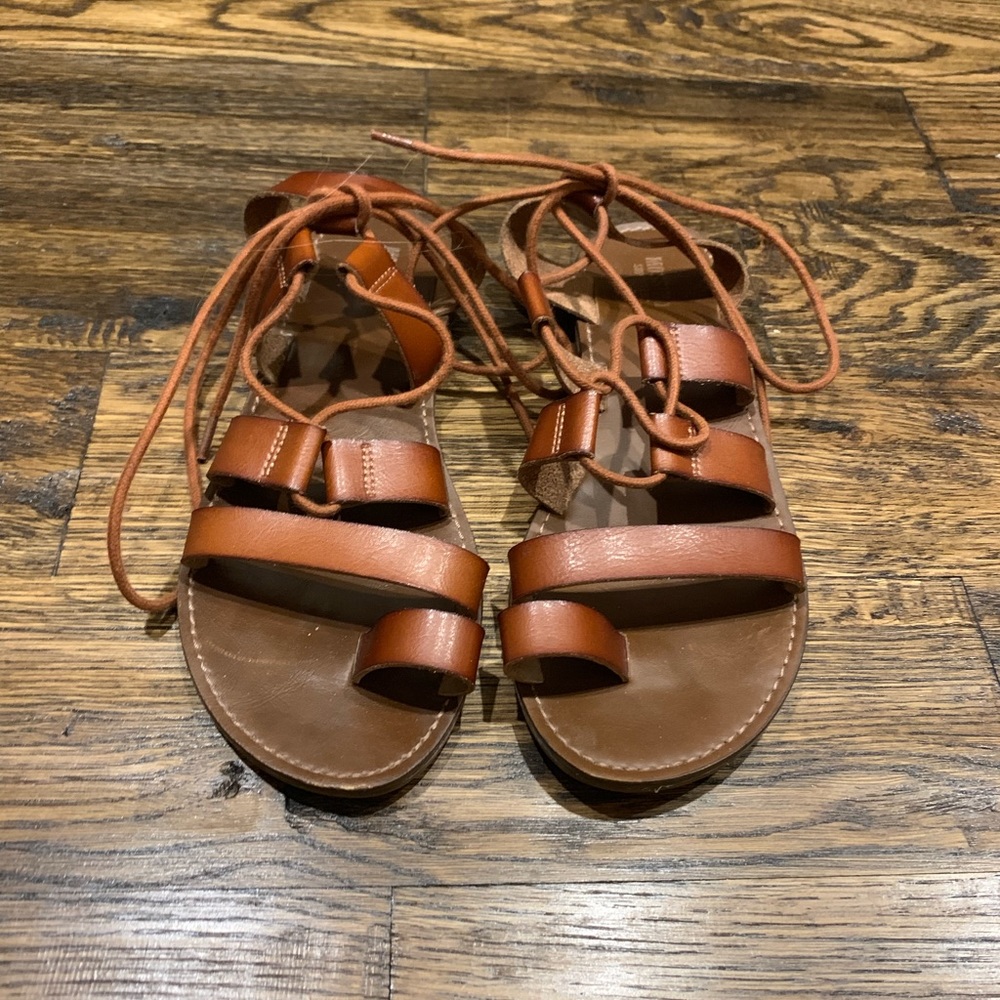 NWT Women’s Mossimo sandals in brown.